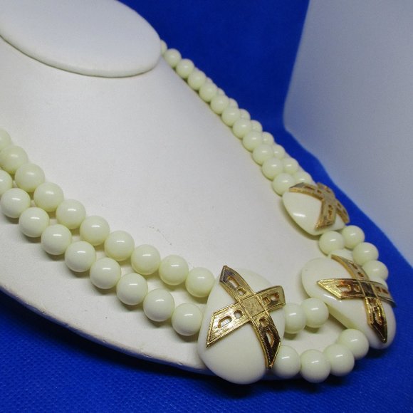 ACCESSOCRAFT NYC Necklace Cream Colored Celluloid GoldTone XOXOX Insert Pendant - Picture 3 of 13